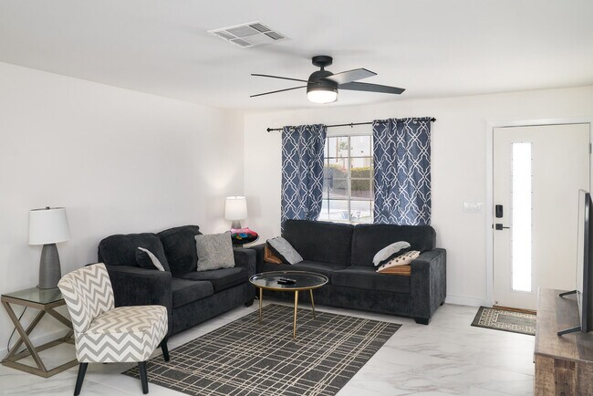 Building Photo - 51700 Avenida Martinez