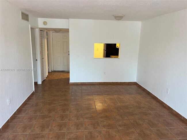 Building Photo - 10525 SW 112th Ave