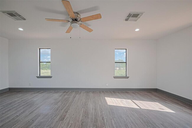 Building Photo - 22334 FM 762 Rd