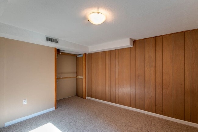 Building Photo - 1816 Elaine Dr