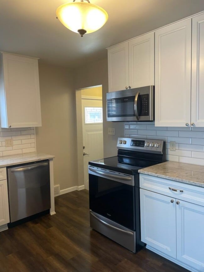 Building Photo - 332 11th St