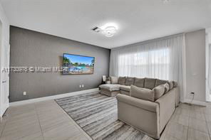 Building Photo - 1033 Eucalyptus Dr