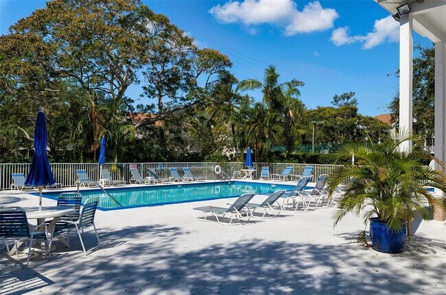 Building Photo - 850 S Tamiami Trl