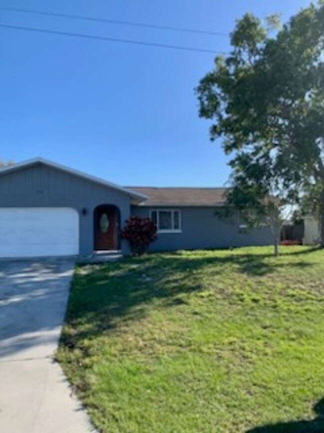 Building Photo - Priced to Rent 3/2