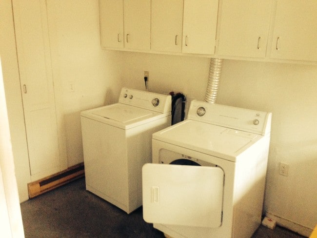 Building Photo - 860 Oakwood Rd