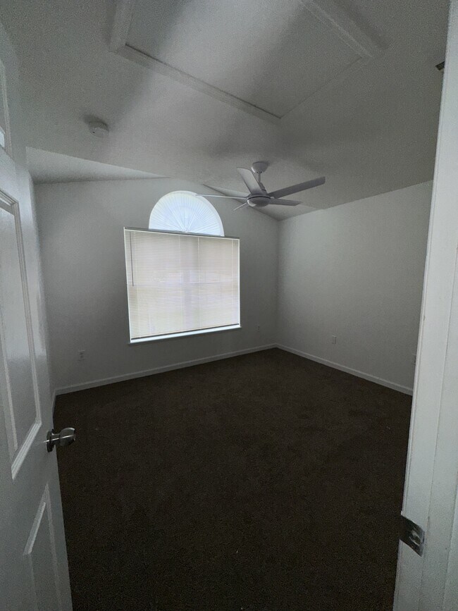 Building Photo - 703 Flagstone St