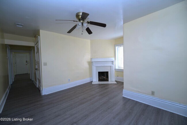 Building Photo - 226 W Burnett Ave
