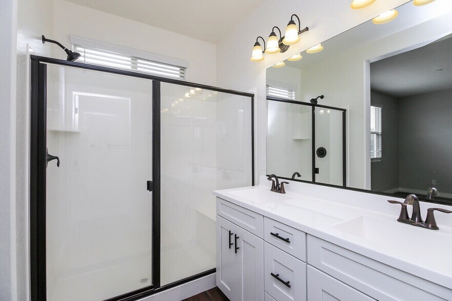 Building Photo - 1266 N Banning