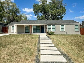 Building Photo - Charming Fully Updated 1930's Cottage in Jefferson Terrace