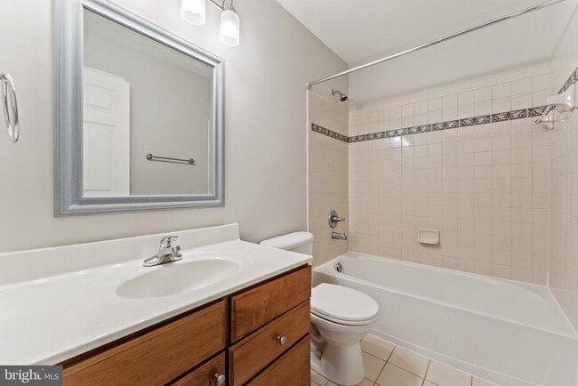 Building Photo - 1099 Longview Ln