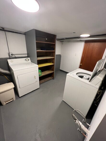 Laundry Room (non coined) - 5524 N Mont Clare Ave