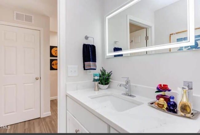 Building Photo - 1309 Hudson Ave