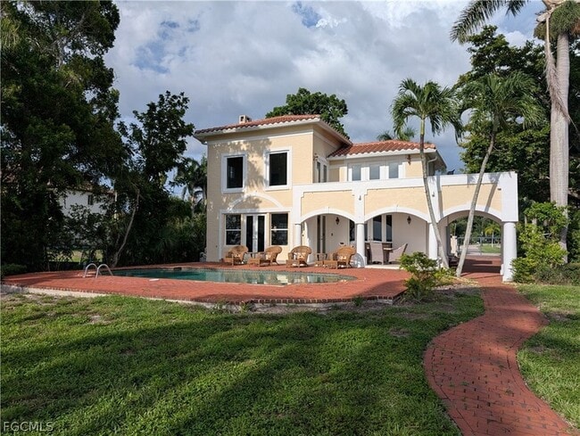 Building Photo - 2878 Valencia Way