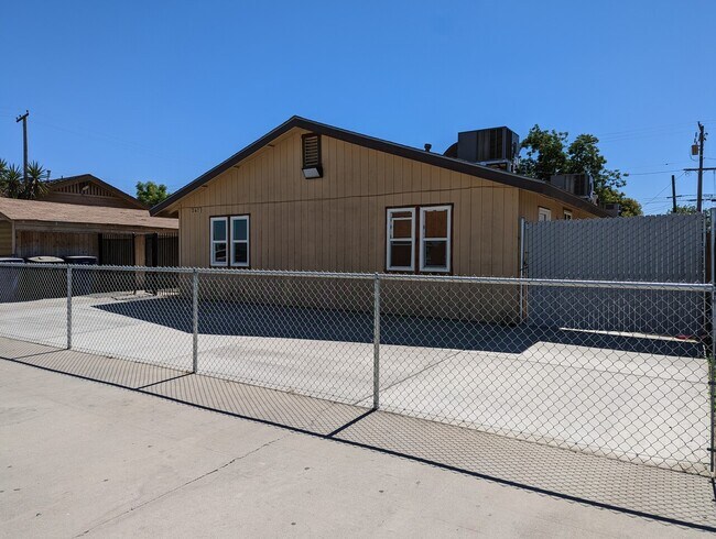 Building Photo - Dioxi Real Estate