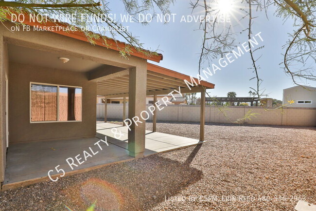 Building Photo - 3335 E Yucca St