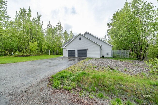 Building Photo - Charming Palmer Home!