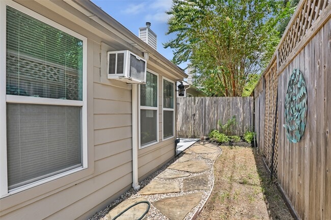 Building Photo - 2330 Summit Way Ct