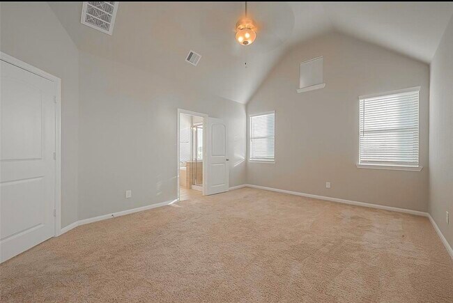 Building Photo - 8700 Laurel Crest Dr