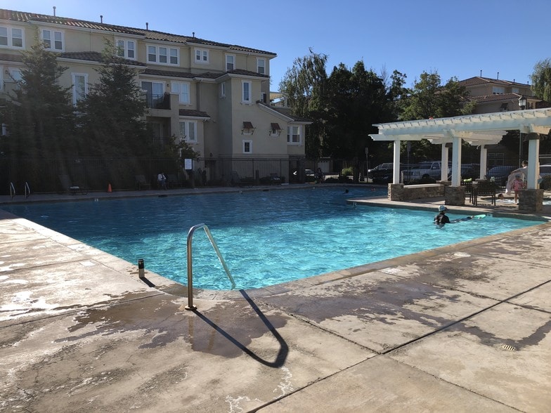 Community pool - 3265 Monaghan St