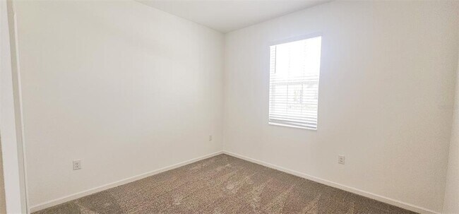 Building Photo - 500 Silver Palm Dr