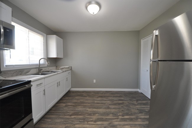 Building Photo - 3 Westwood Village