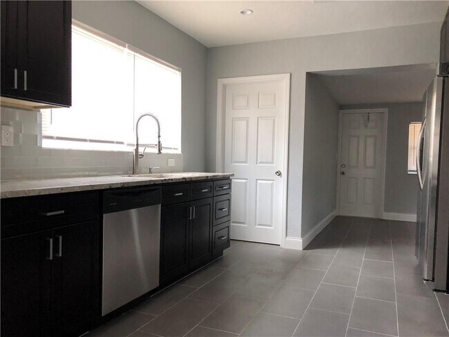 Building Photo - $2,690
