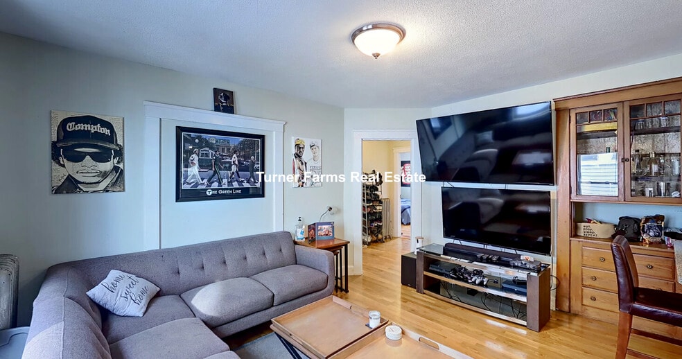 Building Photo - 18 Bond St