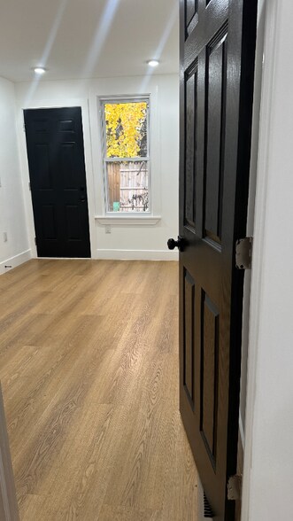 Building Photo - 5535 Bloyd St