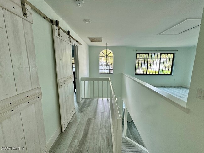 Building Photo - 871 Meadowland Dr