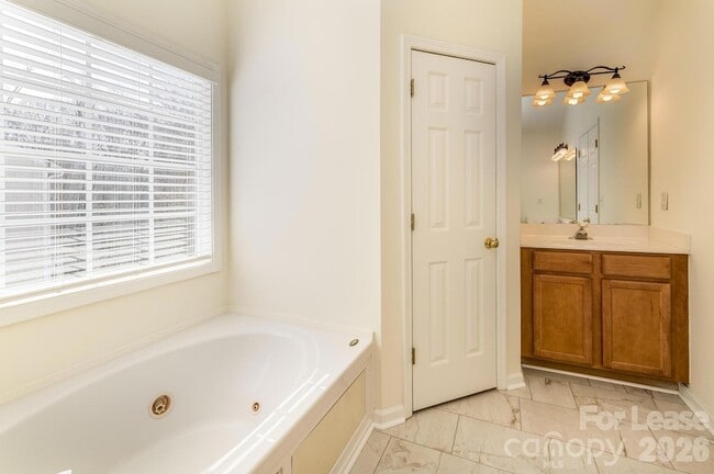 Building Photo - 160 Matlen Dr