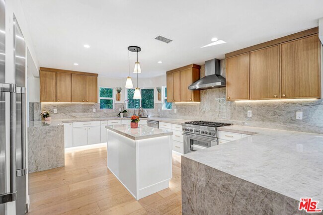 Building Photo - 4611 Louise Ave