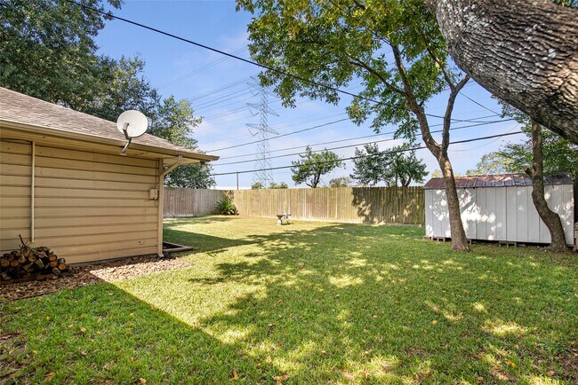Building Photo - 2106 Stonecrest Dr