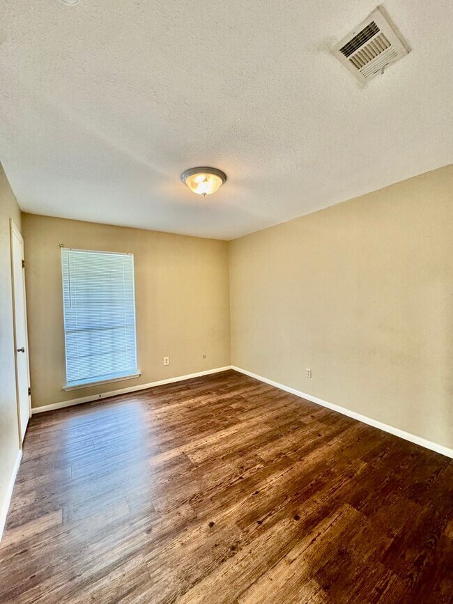 Building Photo - 5122 Moultrie Dr