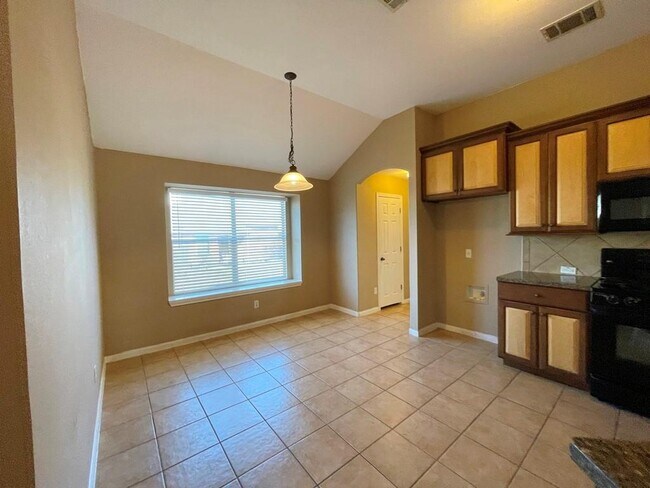 Building Photo - 145 Amber Ash Dr