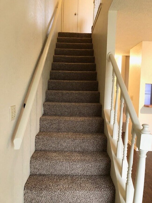 Building Photo - 2 BEDROOM CONDO BY UNT