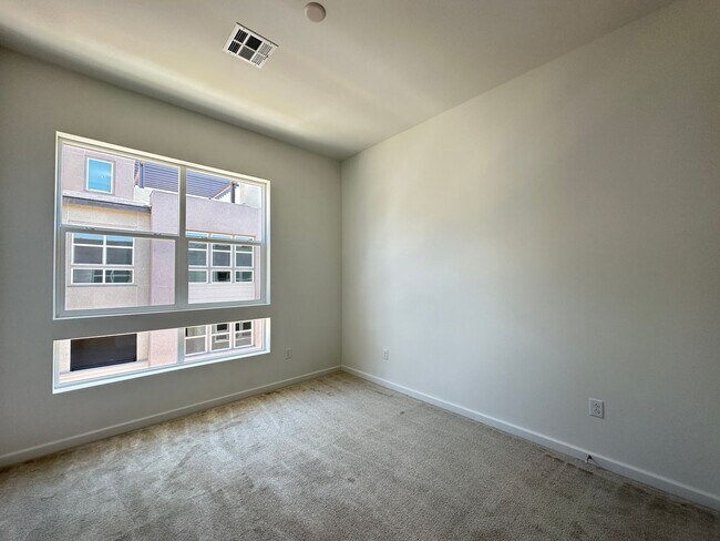 Building Photo - 3331 Esker Rdg Ave