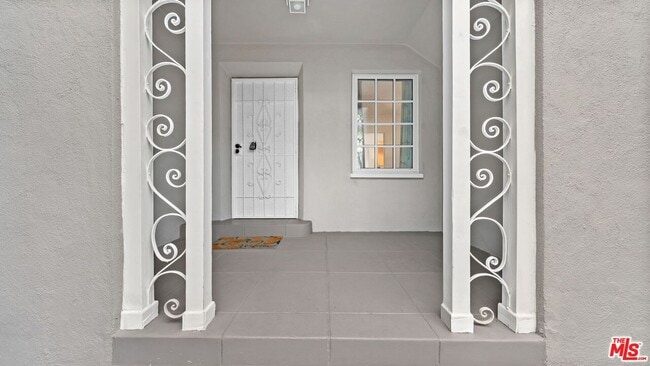 Building Photo - 434 N Genesee Ave