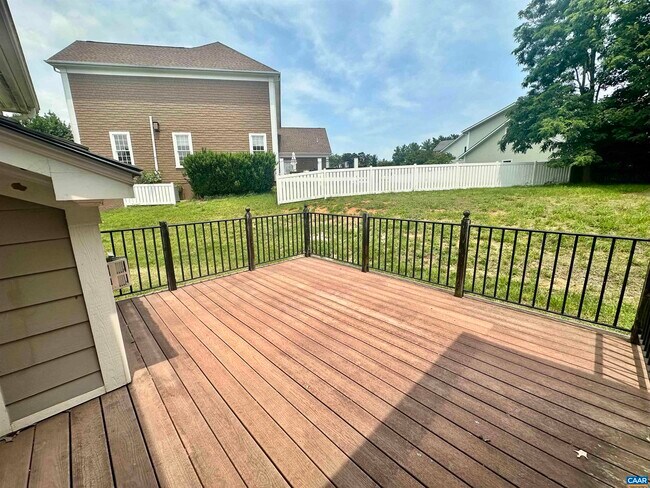 Building Photo - 252 Millstream Dr