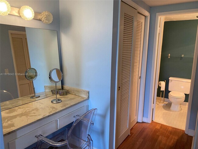 Building Photo - 4200 Hillcrest Dr