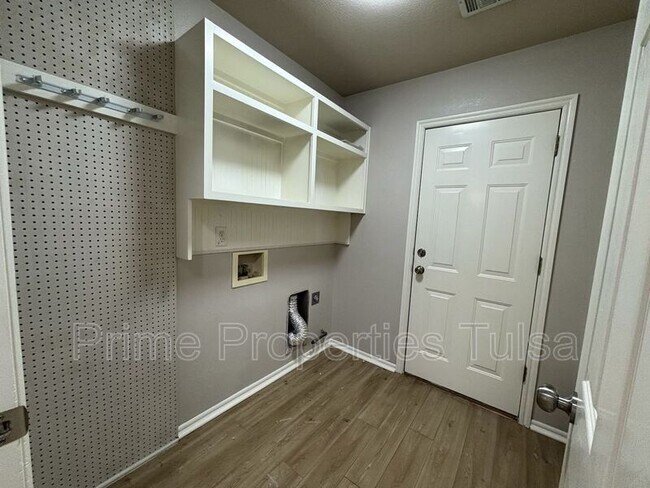 Building Photo - 10333 E 112th St S