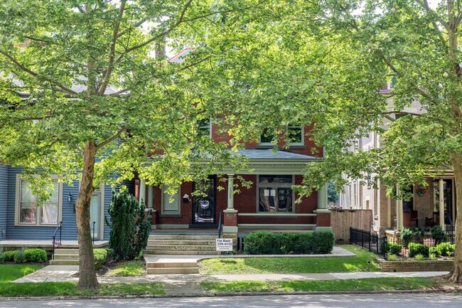 Building Photo - Short North / Victorian Village Stunning Single Family House!
