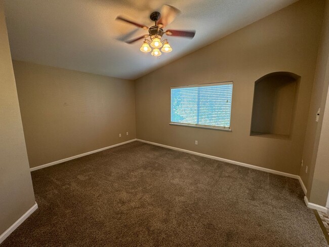 Building Photo - Updated 4 Bedroom Natomas Crossing Home