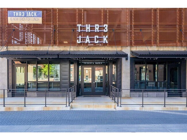 Building Photo - 728 3rd Sta