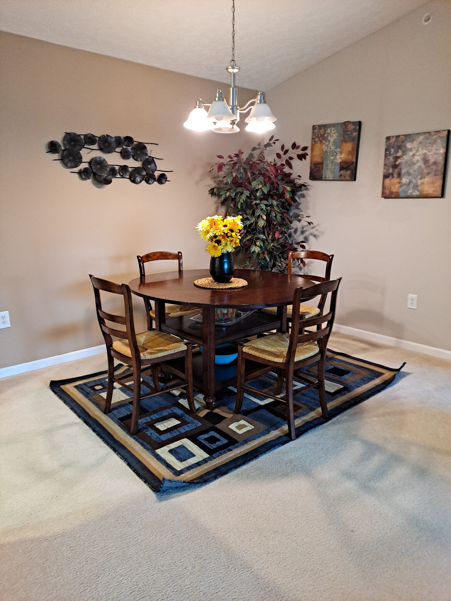 Building Photo - 6729 Meadow Creek Dr