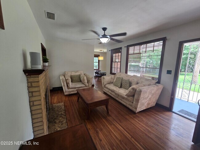 Building Photo - 5851 Clifton Ave