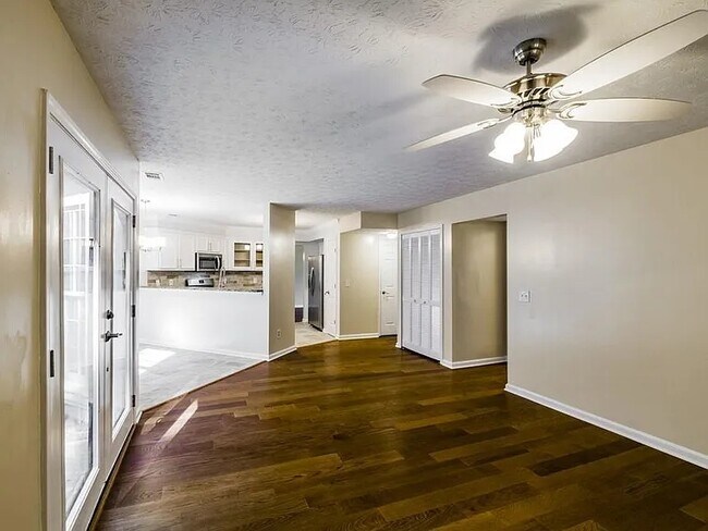 Building Photo - 4947 Clubgreen Summit