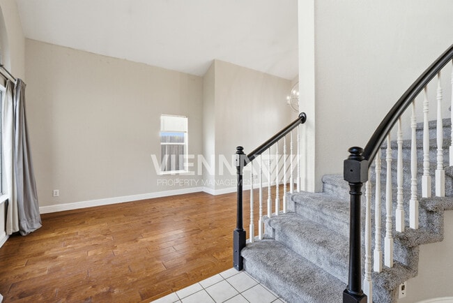 Building Photo - 2212 Thurton Dr