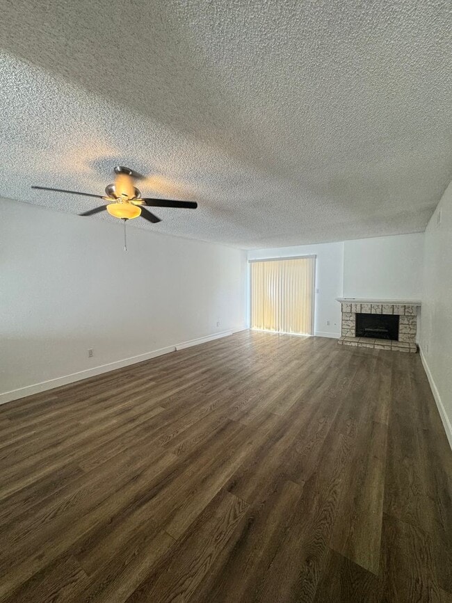 Building Photo - 17740 La Rosa Ln