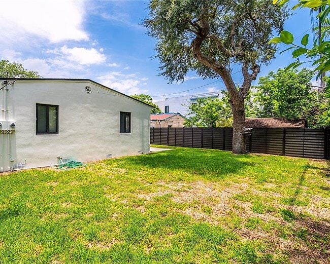 Building Photo - 3762 SW 27th Ln