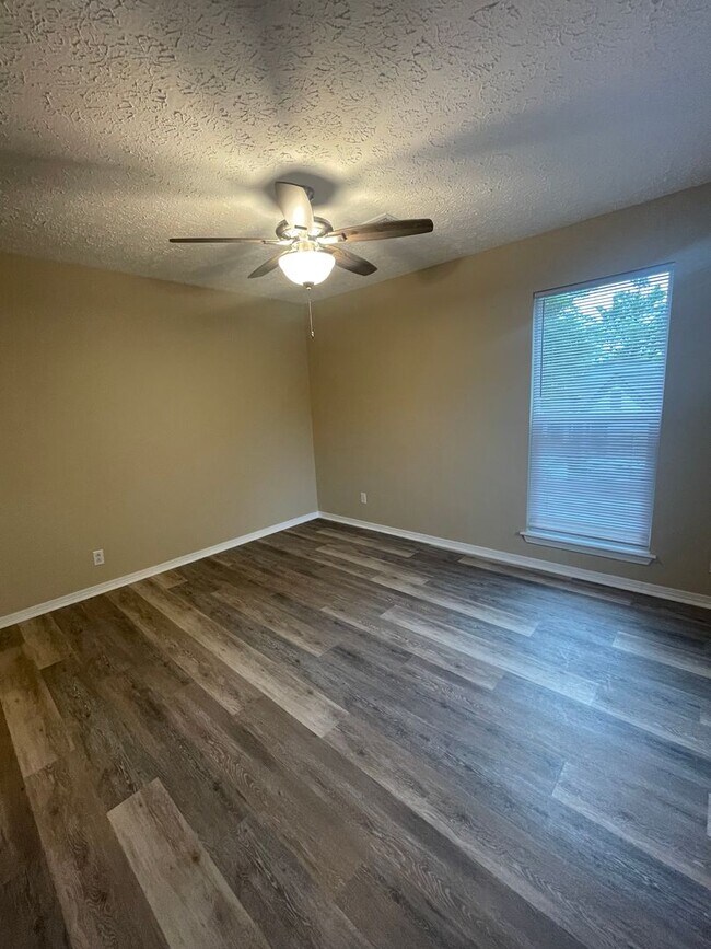Building Photo - 531 Amquiwood Ct